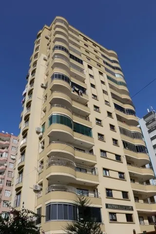 Son dakika: Adana'da yürek sızlatan olay! Annesinin son hamlesi yetmedi 14. kattan düşen çocuk hayatını kaybetti - 4