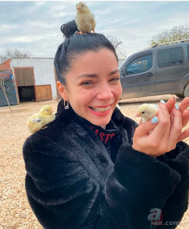 Merve Boluğur’dan aşk bombası! Sevgilisinden ayrılan Merve Boluğur genç şarkıcıyla magazincilere böyle yakalandı 3