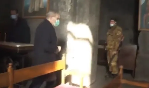 Ermenistan Başbakanı Nikol Paşinyan kiliseden böyle kovuldu