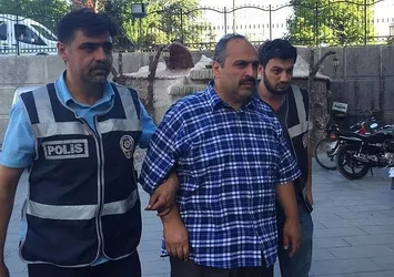 Konya'da FETÖ'nün sözde bölge imamının çöp kutusundan yırtık 1 dolar çıktı