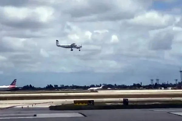 ABD’de ilginç olay: Pilotu bayılan uçağı deneyimsiz yolcu indirdi