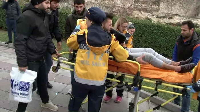 Son dakika: Zeytinburnu'nda İETT otobüsleri çarpıştı - 3