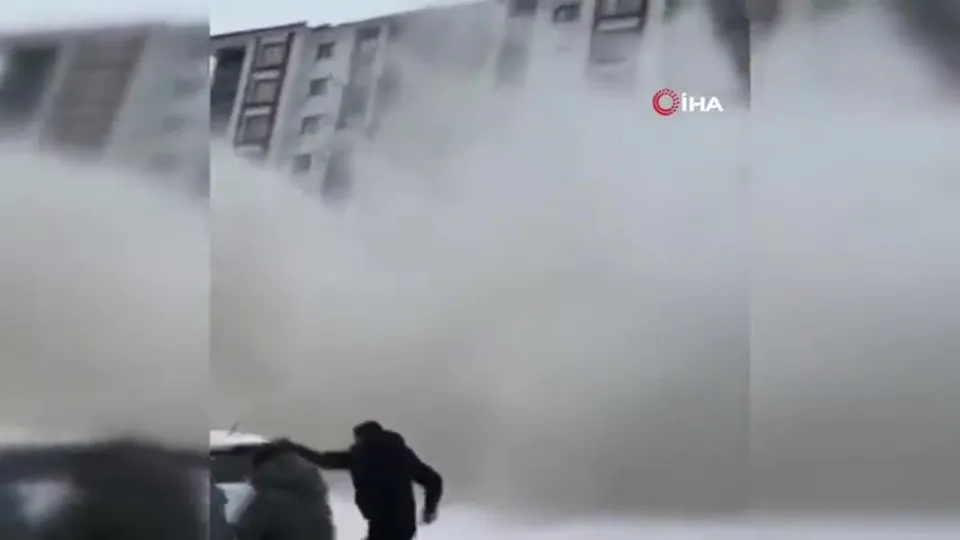Depreme dayanıklı diye satılmıştı... Malatya’da ilk depremde böyle yıkıldı