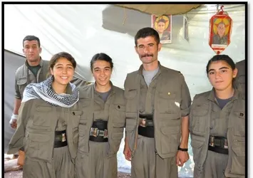 CHP'li İBB'de skandal! Belediye personelinin terör kampında keleşli fotoğrafı ortaya çıktı