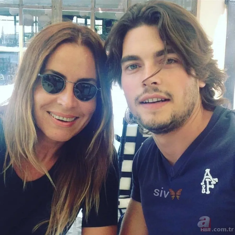 Hercai dizisinin Reyyan'ı Ebru Şahin'in güzelliğini kimden aldığı belli oldu! İşte ünlü oyuncunun çok merak edilen annesi... 7