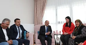 Bakan Özhaseki’den depremzede aileye ziyaret