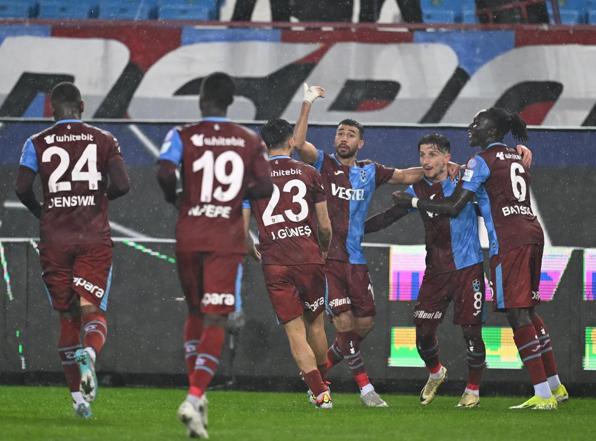 Trabzonspor evinde Fatih Karagümrük'ü farklı geçti: 5-1