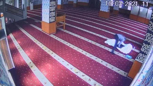 Diyarbakır’da camiden çaldığı ses cihazını kefene sardı! O anlar kamerada - 3