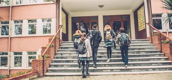 Lisede sınıfta kalma kalktı mı? Lise 12. sınıflar devamsızlıktan kalır mı? Ortaokulda sınıfta kalma var mı? MEB SON DAKİKA