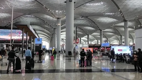 İstanbul'da 1 dakika Avrupa'da 4 saat! Londra, Paris, Roma ve Frankurt hattı çöktü: Havalimanlarında uzun kuyruklar oluştu - 2