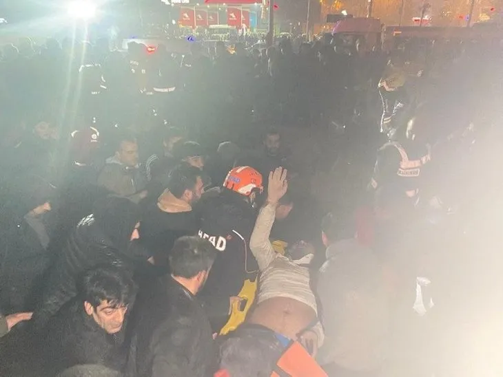 KAHRAMANMARAŞ'TA 7,4'LÜK DEPREM! Deprem bölgesinde kurtarma çalışmaları devam ediyor | İğne deliğinden çıkarıldılar