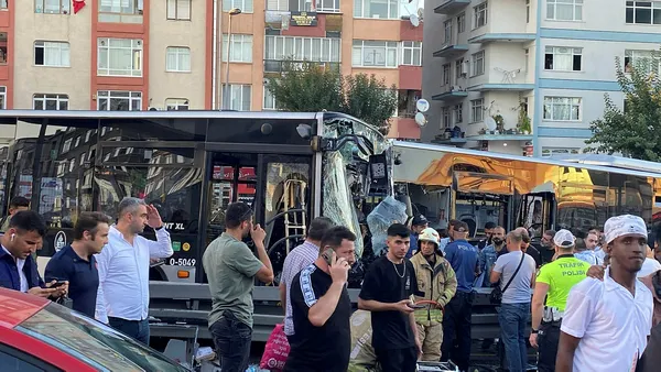 istanbulda-metrobusler-carpisti-cok-sayida-yarali-var-1662757540323.jpg İstanbul'da metrobüsler çarpıştı! Çok sayıda yaralı var... Cumhuriyet Başsavcılığı kazaya ilişkin soruşturma başlattı - 6