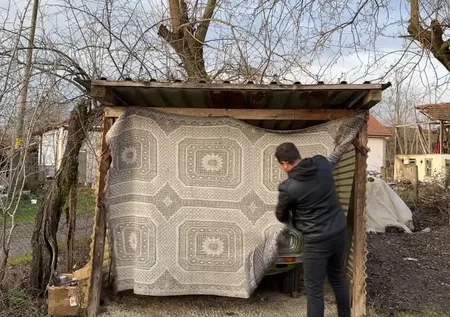 Garajında saklıyor! 1977 model Renault otomobilini orijinal parçalarıyla restore etti