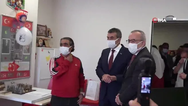 Ankara’da hastane sınıfı ziyaret etti