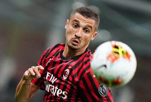 fenerbahce-milanli-futbolcu-icin-gemileri-yakti-orta-sahada-gucune-guc-katacak-1690980556903.jpg Fenerbahçe Milanlı futbolcu için gemileri yaktı! Orta sahada gücüne güç katacak! - 4