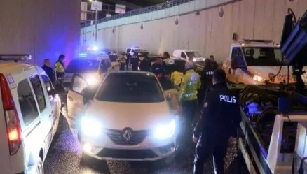 besiktasta-kontrol-noktasindan-kacmaya-calisan-araba-polis-otolarina-carpti-3-polis-yaralandi-1647324772778.jpg Beşiktaş'ta kontrol noktasından kaçmaya çalışan araba polis otolarına çarptı: 3 polis yaralandı - 2