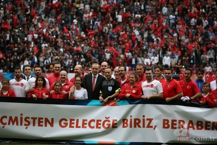 Başkan Erdoğan ünlüler karması maçını başlattı