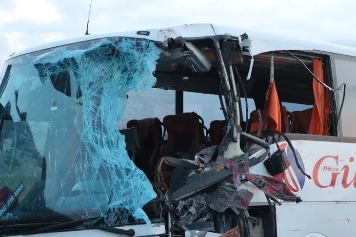 Denizli'de feci kaza! TIR ile yolcu otobüsü çarpıştı: Ölü ve yaralılar var