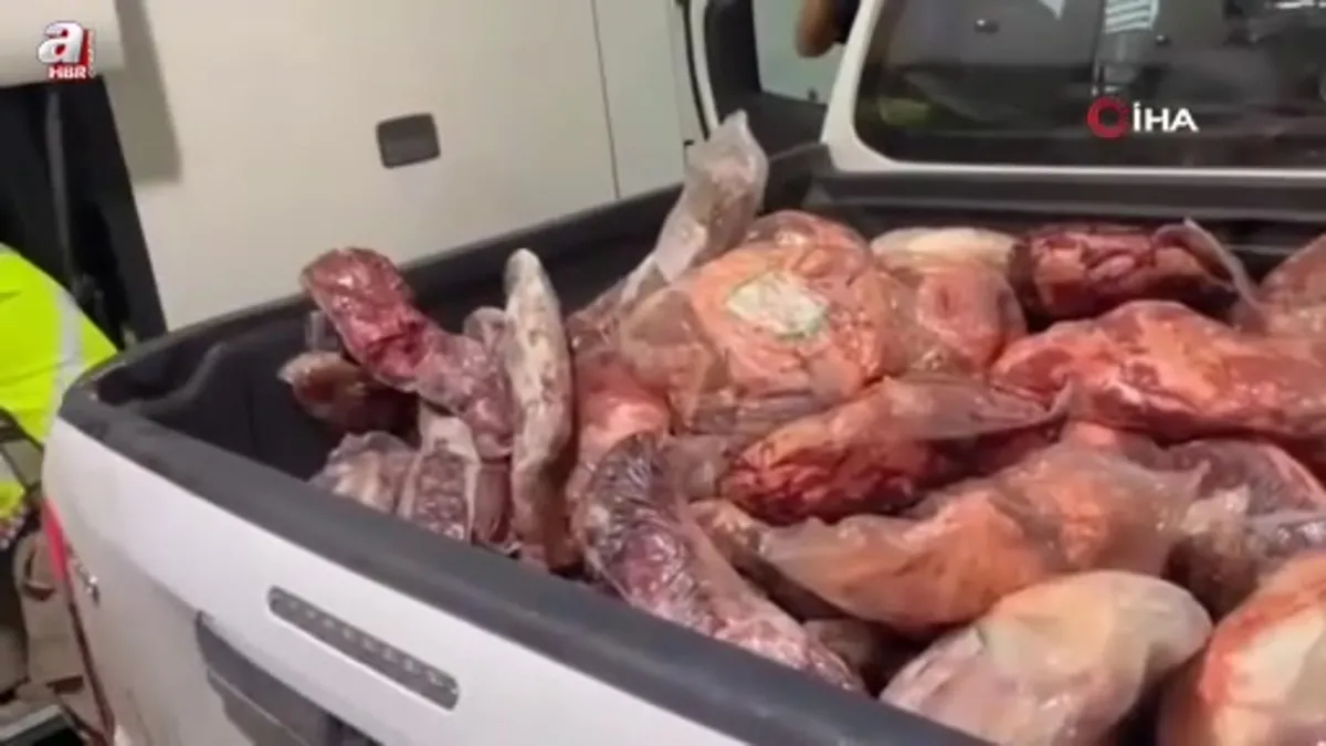 Jandarmadan şok yol uygulaması: Kaçak et ve binlerce ürün ele geçirildi