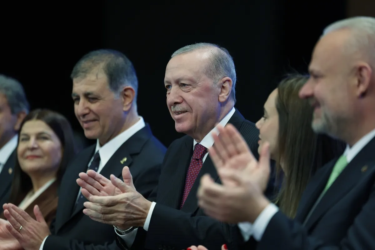 1791372278775.jpeg Cemil Tugay’ın AK Parti’ye katılımı sonrası dikkat çeken İzmir mesajı! “İzmirliye fragman gösterme fırsatı” - 1
