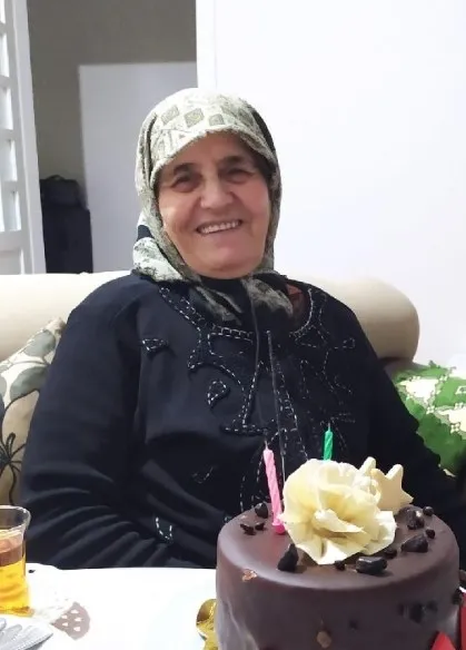 30un-uzerinde-sertifikasi-var-esme-teyze-yksye-girdi-tek-hedefi-adalet-okumak-1655651282678.jpg 30’un üzerinde sertifikası var! Esme teyze YKS’ye girdi: Tek hedefi adalet okumak - 4