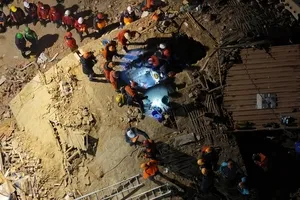 Enkaz altında sevinç sohbeti