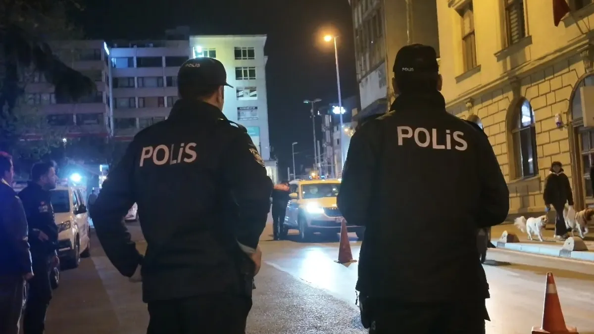 Kadıköy'de zehir tacirlerine dev operasyon! Paravan şebeke deşifre edildi: 75 tutuklama