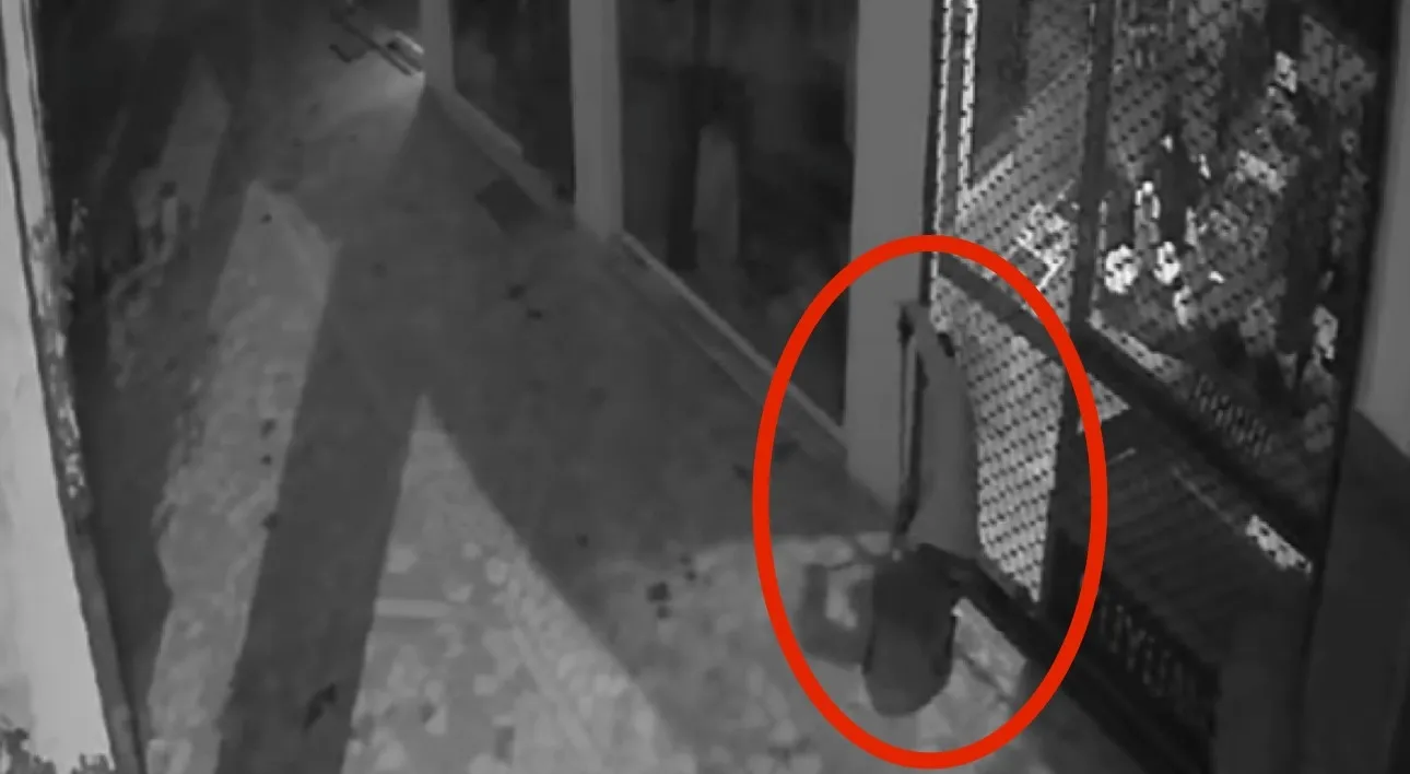 Bursa'da kuyumcu soygunu! 3 dakikada 400 bin lirayla kayıplara karıştılar