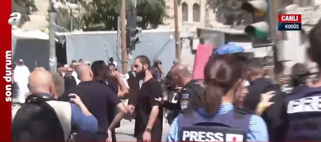 kuduste-kritik-cuma-israil-protestolara-karsi-uyari-yapti-a-haber-mescid-i-aksada-1697189172653.jpg Kudüs’te kritik Cuma: İsrail namaz sonrası Müslümanlara gaz bombası attı! A Haber Mescid-i Aksa'da - 10