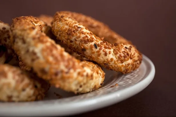 kandil-simidi-mahlepsiz-mahlepli-tarif-yemelere-doyamayacaksiniz-gevrek-kandil-simidi-nasil-yapilir-puf-noktal-1674714636649.jpg Kandil simidi MAHLEPSİZ-MAHLEPLİ TARİF || Yemelere doyamayacaksınız! Gevrek Kandil simidi nasıl yapılır? Püf noktaları neler?