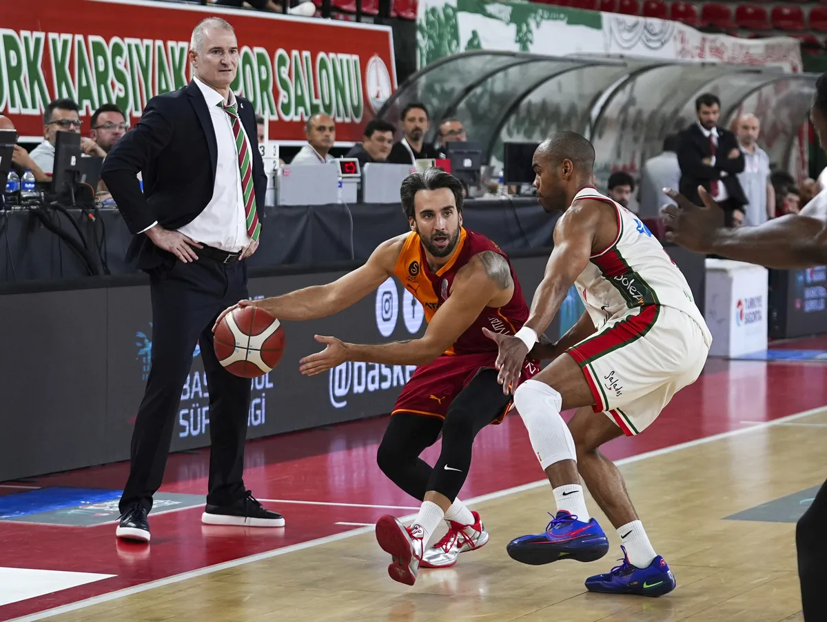 karsiyaka-uzatmalara-giden-macta-sahasinda-galatasarayi-maglup-etti-1790968340330.jpg Karşıyaka, Galatasaray’ı uzatmada 78-71 yenerek ilk galibiyetini aldı - 2