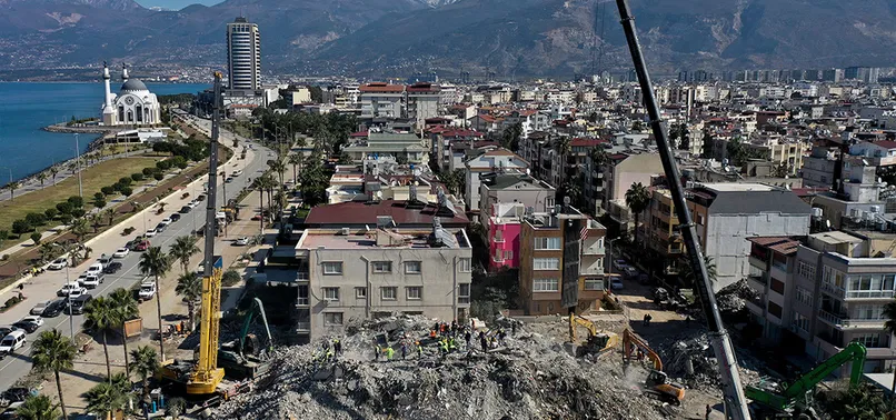 "Şehrin başka yerinde yıkılan binaların molozu sahil şeridine dökülüyor" yalanı
