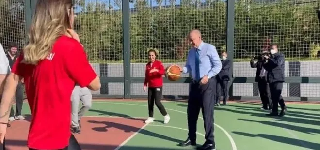 Son dakika: Başkan Erdoğan Ümraniye Millet Bahçesi’nde gençlerle basketbol oynadı