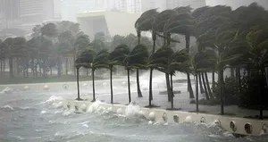 ABD’de kırmızı alarm! Kasırga sahile ulaştı