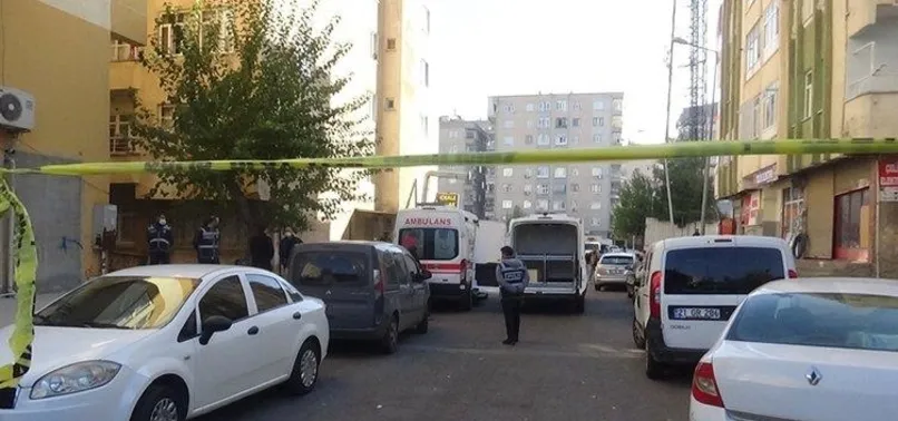 SON DAKİKA! Diyarbakır'da baba dehşeti! Makasla delik deşik etti