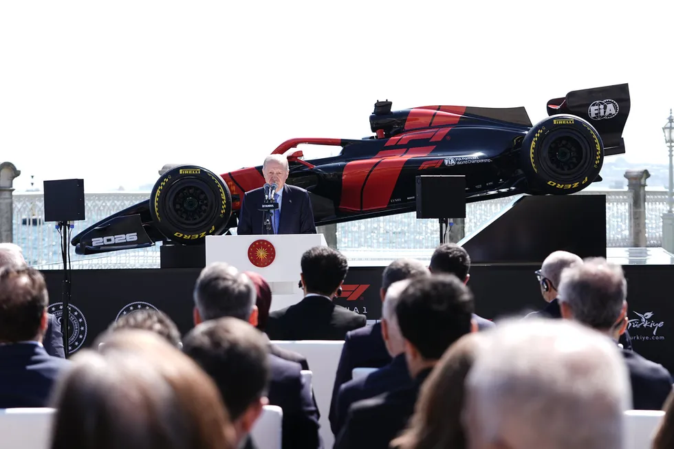 formula-1-yeniden-turkiyede-baskan-erdogan-detaylari-duyurdu-5-yillik-imza-1777034437728.jpg Formula 1 yeniden Türkiye'de! Başkan Erdoğan detayları duyurdu: 5 yıllık imza - 3