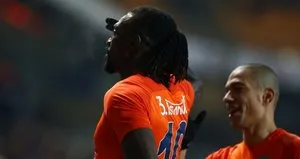 Adebayor gönülleri fethetti