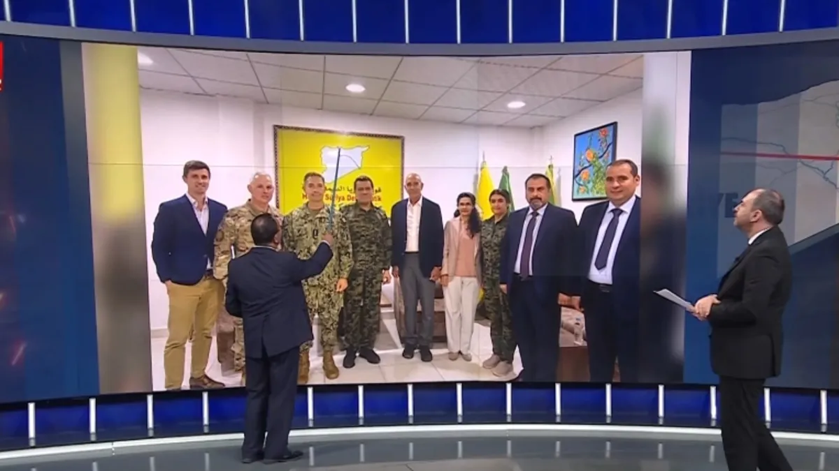 ABD'nin terör ziyareti! | Fırat Nehri’ni sınır olarak gösteren harita önünde fotoğraf