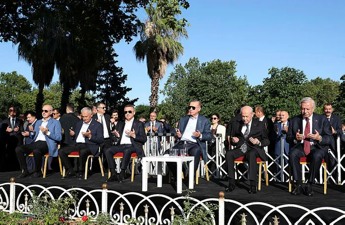 baskan-erdogan-sinsi-oyun-yerle-yeksan-oldu-1657905549764.jpg