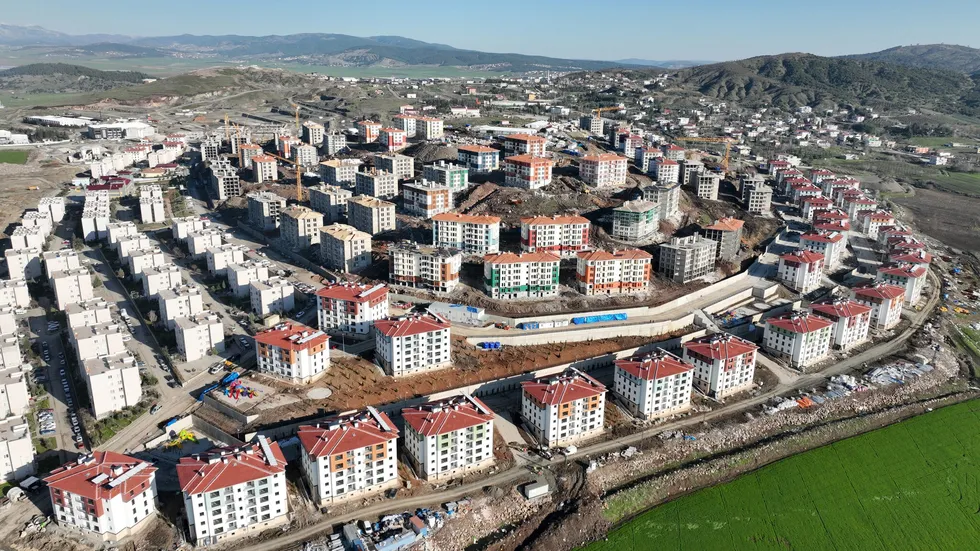 Asrın felaketinin izleri siliniyor: Kahramanmaraş'ta 750 bin metreküplük enkaz dağları geri dönüştürülüyor - 1