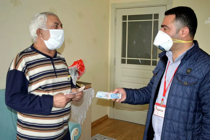 Emekli maaşını evinde alan Keleş, kampanyaya 100 TL bağışta bulundu - 2