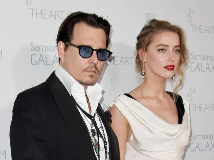 Amber Heard’e şiddet uygulayan Johnny Depp’in kariyerine bir darbe daha! Yeni filminden kovuldu!