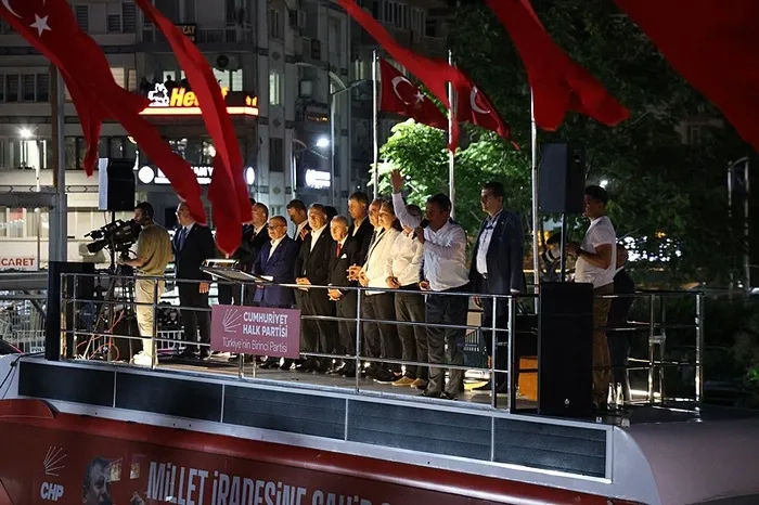 aydin-buyuksehir-belediye-baskani-ozlem-cercioglundan-ozgur-ozele-suc-duyurusu-1755591559468.jpeg (FOTO: AA )