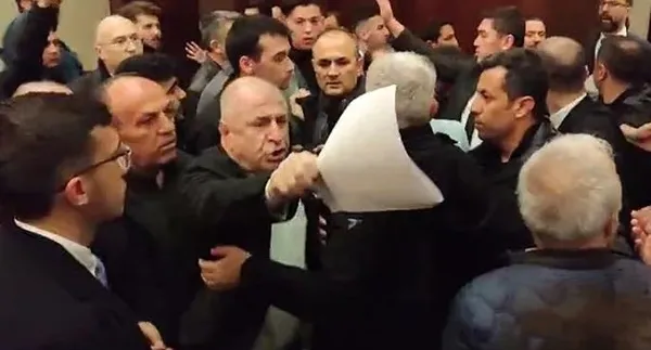 Zafer Partililer aday tanıtım toplantısında birbirine girdi! Yumruklar havada uçuştu
