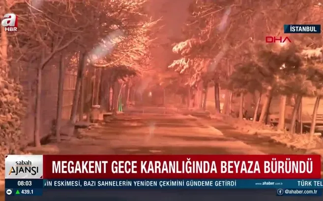 Megakent gece karanlığında beyaza büründü
