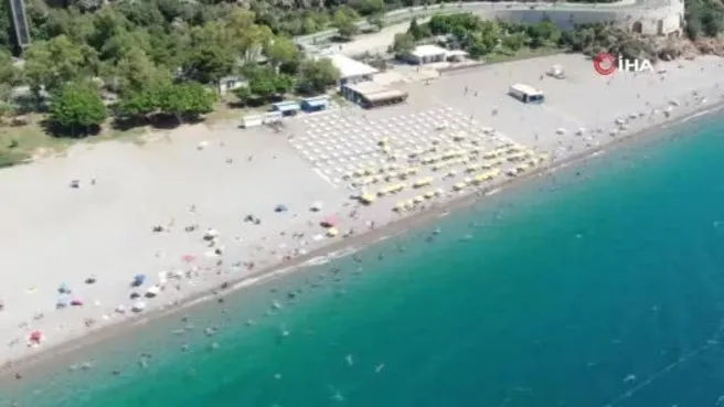Antalya’da sahillerdeki yoğunluk iki katına çıktı