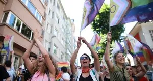 LGBT terörü İstanbul sokaklarına indi!