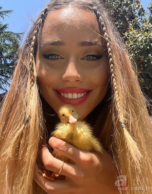 Hamdi Alkan’ın kızı Zeynep Alkan bir makyajlı bir de sivilceli yüzünü paylaştı! 2 kare arasındaki fark şoke etti 5