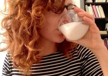1 hafta boyunca anne sütü içti ve...