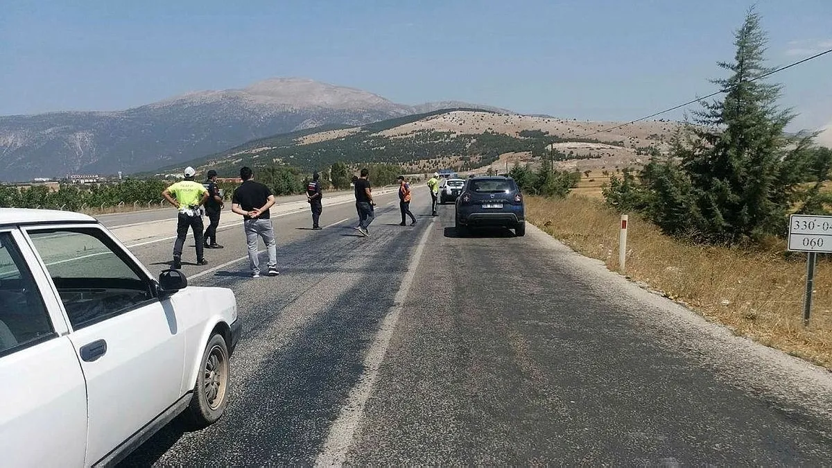Antalya - Denizli arasındaki yol trafiğe kapatıldı